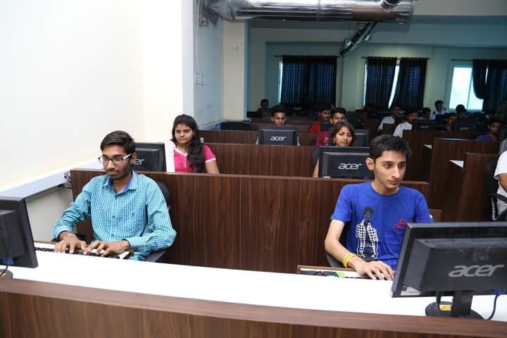 ITM Vocational University campus in Vadodara, Gujarat, India — photo 5