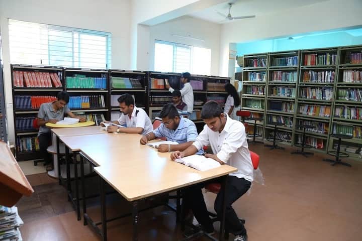 ITM Vocational University campus in Vadodara, Gujarat, India — photo 6