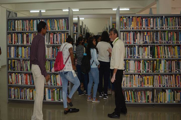 VM Patel College of Management Studies campus in Mehsana, Gujarat, India — photo 3