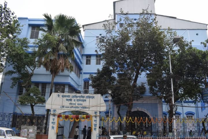 The Calcutta Homoeopathic Medical College and Hospital campus in Kolkata, West Bengal, India — photo 1