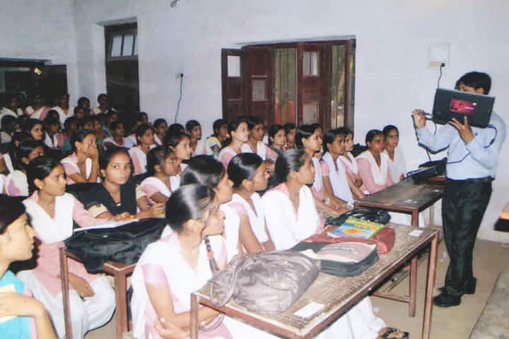 Hindu Kanya Mahavidyalaya campus in Sitapur, Uttar Pradesh, India — photo 2