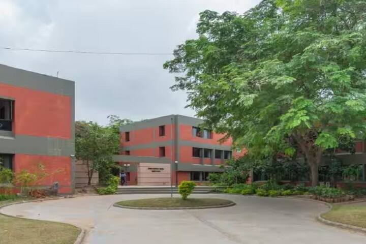 Sardar Vallabhbhai Global University campus in Ahmedabad, Gujarat, India — photo 2