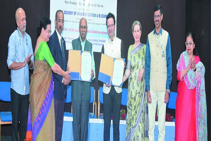 Shri BM Kankanawadi Ayurved Mahavidhyalaya and Kahe's Ayurveda Hospital and Medical Research Centre campus in Belgaum, Karnataka, India — photo 5