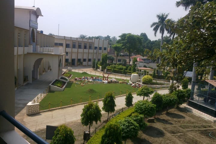 Kulbhaskar Ashram Degree College campus in Allahabad, Uttar Pradesh, India — photo 2