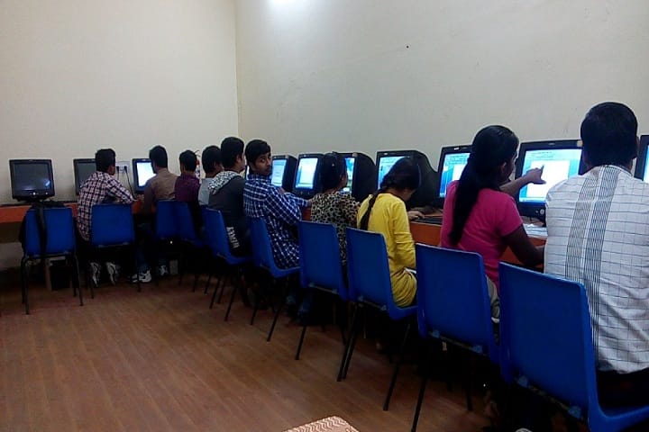 Kulbhaskar Ashram Degree College campus in Allahabad, Uttar Pradesh, India — photo 4