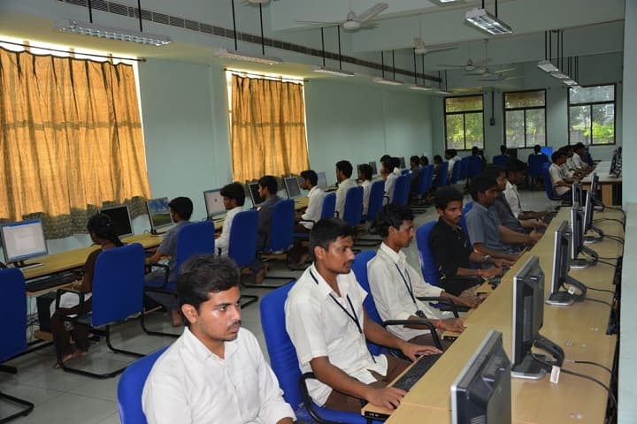 Sir CR Reddy College of Engineering campus in Eluru, Andhra Pradesh, India — photo 6