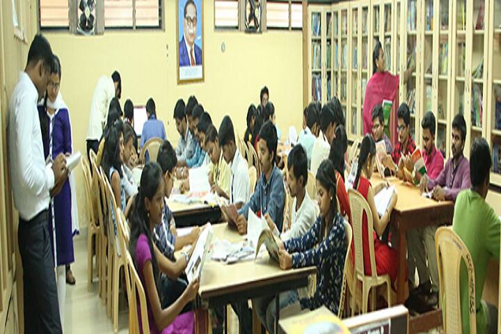 Seshadripuram Commerce College campus in Bangalore, Karnataka, India — photo 5