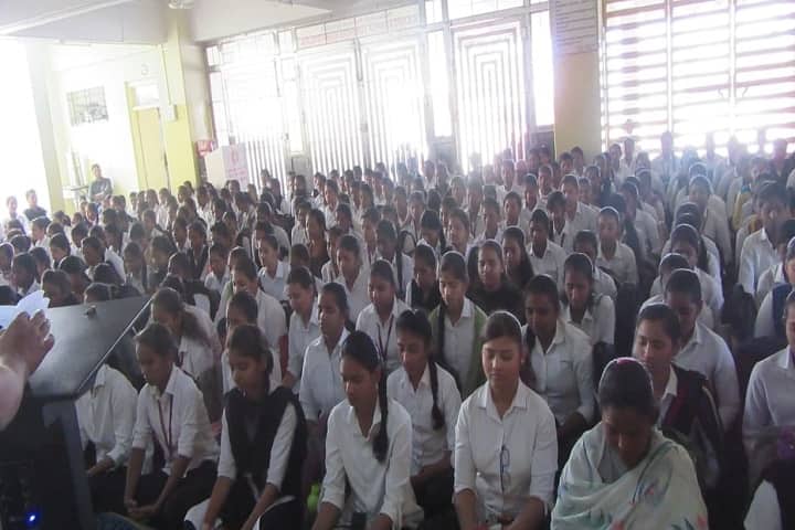 AR Burla Mahila Varishtha Mahavidyalaya campus in Solapur, Maharashtra, India — photo 2