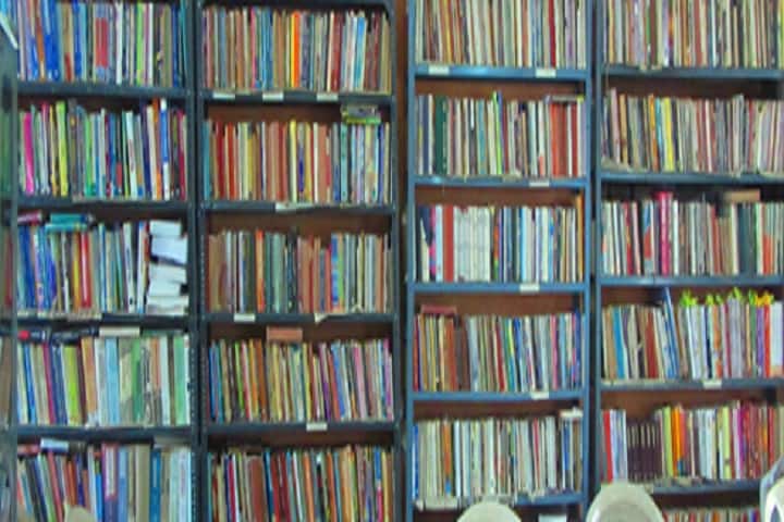 AR Burla Mahila Varishtha Mahavidyalaya campus in Solapur, Maharashtra, India — photo 4