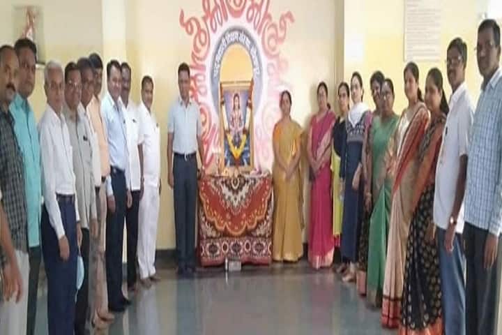 AR Burla Mahila Varishtha Mahavidyalaya campus in Solapur, Maharashtra, India — photo 6