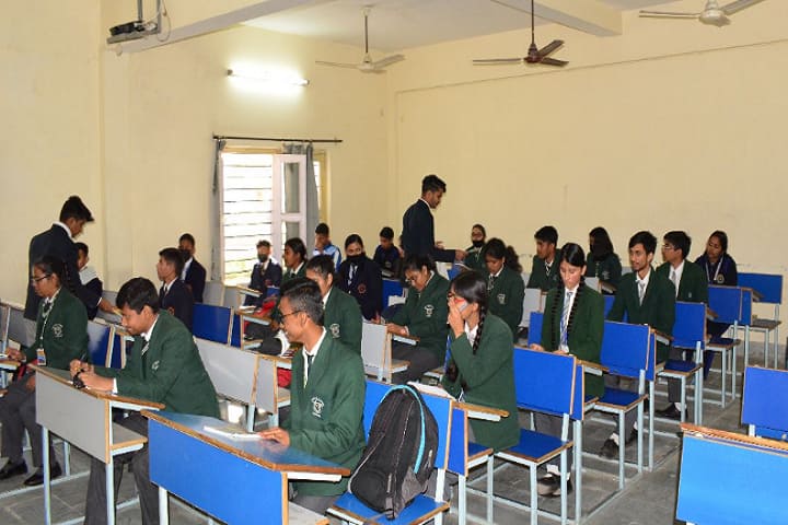 Amrapali Institute of Pharmacy campus in Haldwani, Uttarakhand, India — photo 2