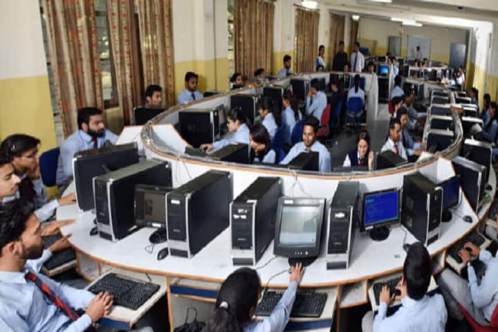 Amrapali Institute of Pharmacy campus in Haldwani, Uttarakhand, India — photo 4