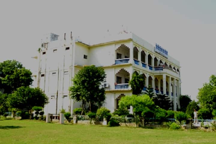 Prema Katiyar Sikshan Sansthan Post Graduate College campus in Kanpur, Uttar Pradesh, India — photo 1