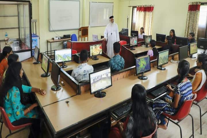 St Stephen's College campus in Pathanapuram, Kerala, India — photo 5