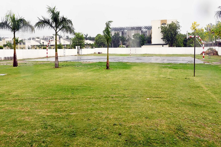 Lloyd Institute of Engineering and Technology campus in Greater Noida, Uttar Pradesh, India — photo 5