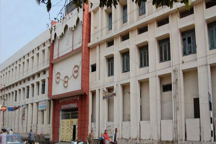 Guru Nanak Girls PG College campus in Kanpur, Uttar Pradesh, India — photo 1