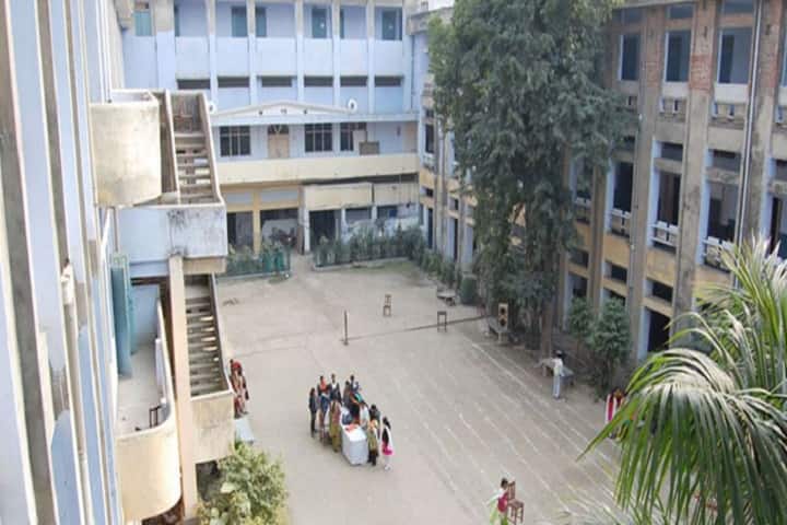 Guru Nanak Girls PG College campus in Kanpur, Uttar Pradesh, India — photo 2