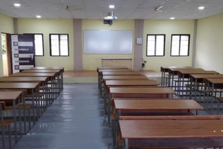 Krantisinh Nana Patil College of Verterinary Science campus in Satara, Maharashtra, India — photo 2