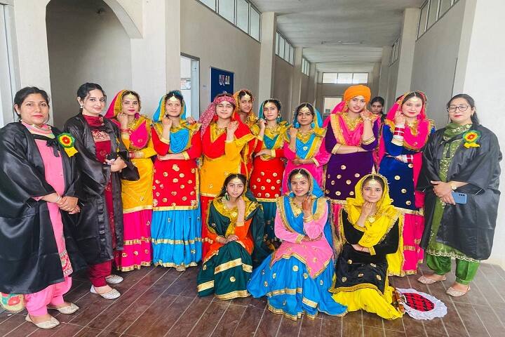 Sant Baba Hazara Singh Girls College campus in Gurdaspur, Punjab, India — photo 3