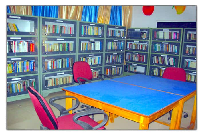 Holy Cross College campus in Agartala, Tripura, India — photo 2