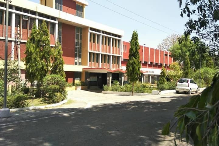 Maharani Laxmibai Medical College, Jhansi campus in Jhansi, Uttar Pradesh, India
