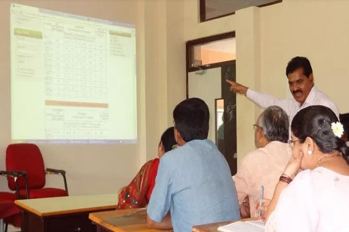 Government First Grade College campus in Dharwad, Karnataka, India — photo 3