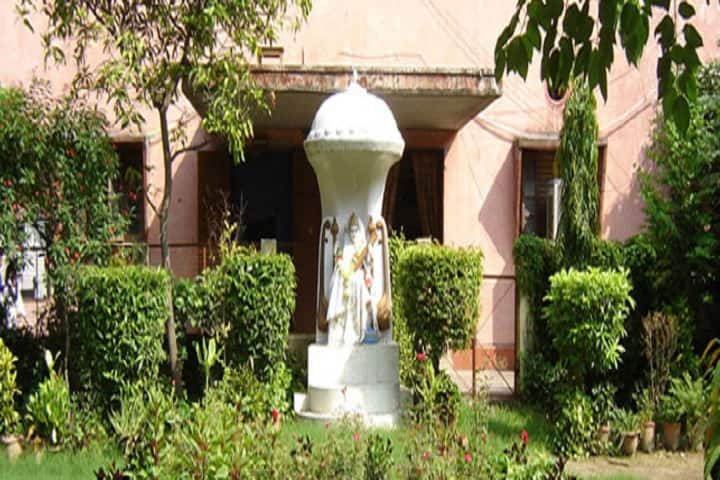 Juhari Devi Girls PG College campus in Kanpur, Uttar Pradesh, India — photo 1