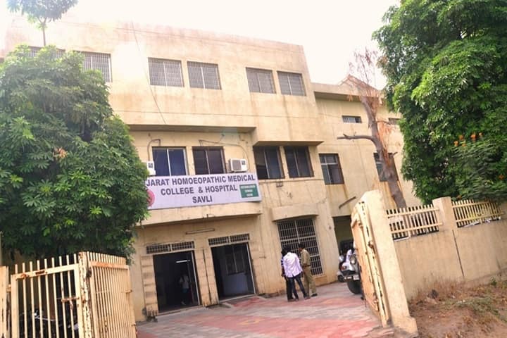 Gujarat Homoeopathic Medical College and Hospital campus in Vadodara, Gujarat, India — photo 1