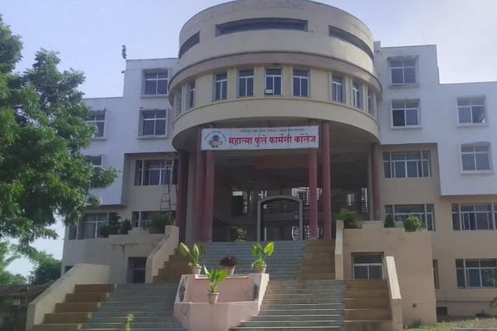 Mahatma Phule Pharmacy College campus in Akola, Maharashtra, India — photo 1