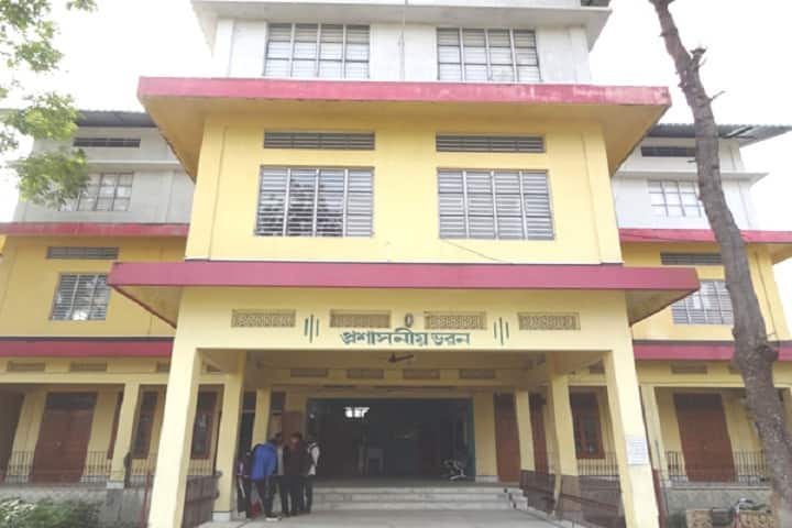 Bimala Prasad Chaliha College campus in Guwahati, Assam, India — photo 1
