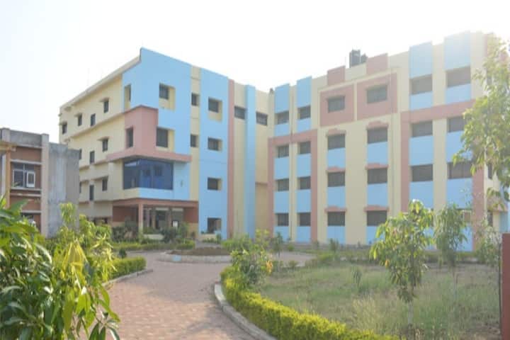 Shri Rawatpura Sarkar Polytechnic campus in Raipur, Chhattisgarh, India — photo 1