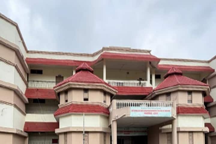 Smt Vimaltai Batesing Raghuwanshi College of Nursing campus in Nandurbar, Maharashtra, India — photo 1