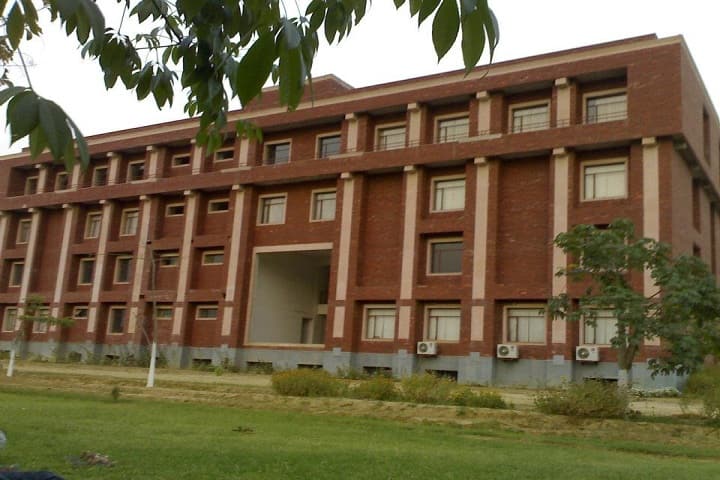IET Sitapur campus in Sitapur, Uttar Pradesh, India — photo 2