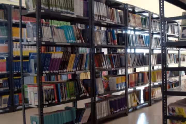 Shri Shankaracharya Institute of Professional Management and Technology campus in Raipur, Chhattisgarh, India — photo 4