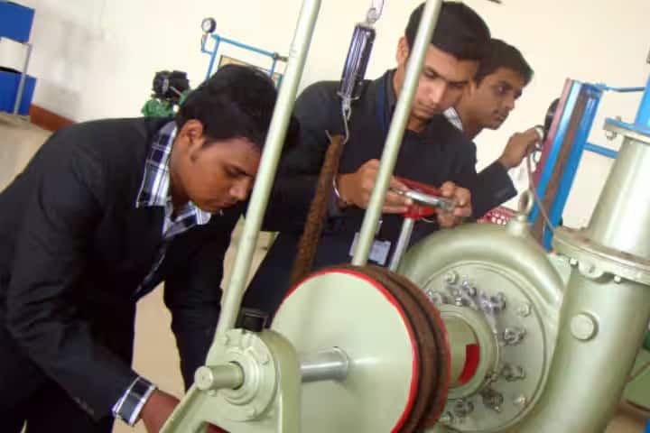 Shri Shankaracharya Institute of Professional Management and Technology campus in Raipur, Chhattisgarh, India — photo 5