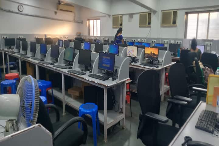 Shree Sanatan Dharam College of Commerce campus in Mumbai, Maharashtra, India — photo 2
