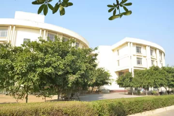 Mata Harki Devi College for Women campus in Sirsa, Haryana, India — photo 2