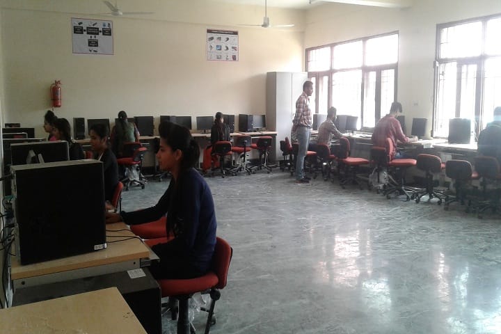 Guru Nanak Dev University College campus in Pathankot, Punjab, India — photo 4