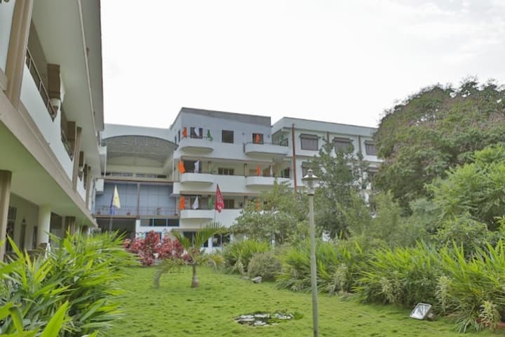 Chalapathi Institute of Pharmaceutical Sciences campus in Guntur, Andhra Pradesh, India — photo 1