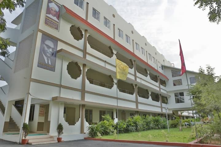 Chalapathi Institute of Pharmaceutical Sciences campus in Guntur, Andhra Pradesh, India — photo 3