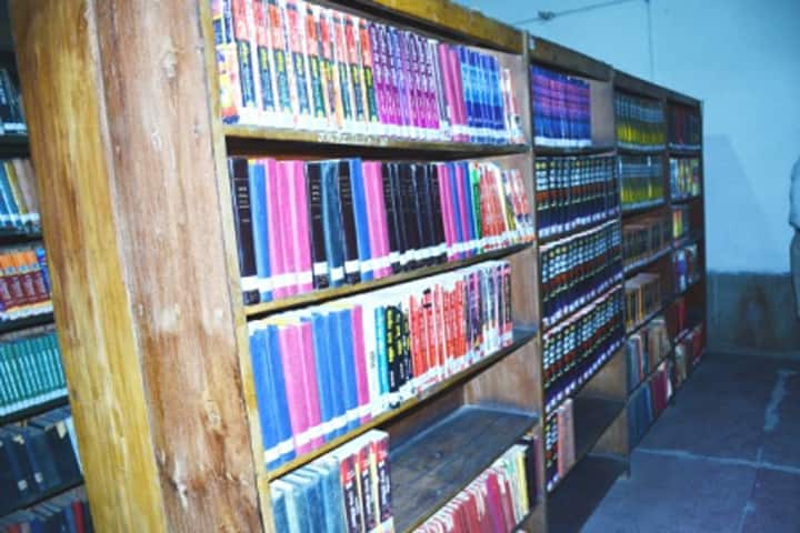 Shri Jai Narain Misra Post Graduate College campus in Lucknow, Uttar Pradesh, India — photo 6