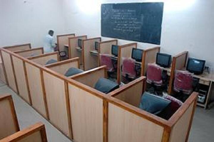 Smt Sushilaben Ramniklal Mehta Arts College campus in Ahmedabad, Gujarat, India — photo 4