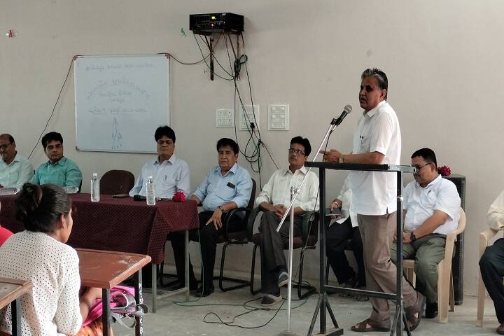 Kamlaben Chhabildas Sheth Arts College campus in Virpur, Gujarat, India — photo 4