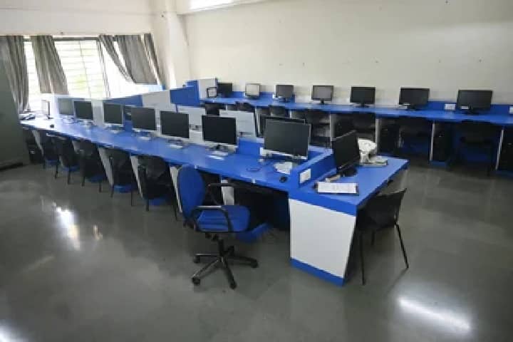 Marathwada Mitra Mandal's College of Physiotherapy campus in Pune, Maharashtra, India — photo 3