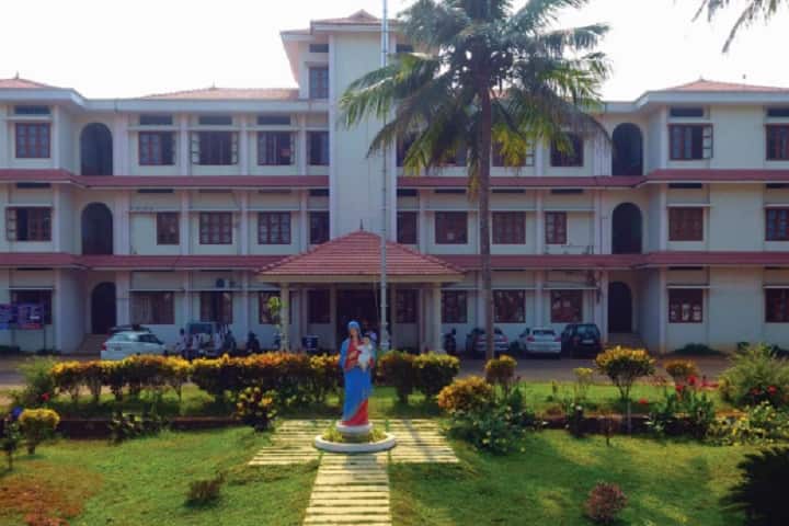Bishop Vayalil Memorial Holy Cross College campus in Cherppunkal, Kerala, India — photo 3