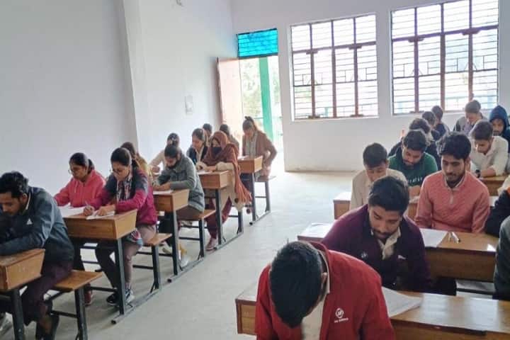 Modern Degree College campus in Ghaziabad, Uttar Pradesh, India — photo 1