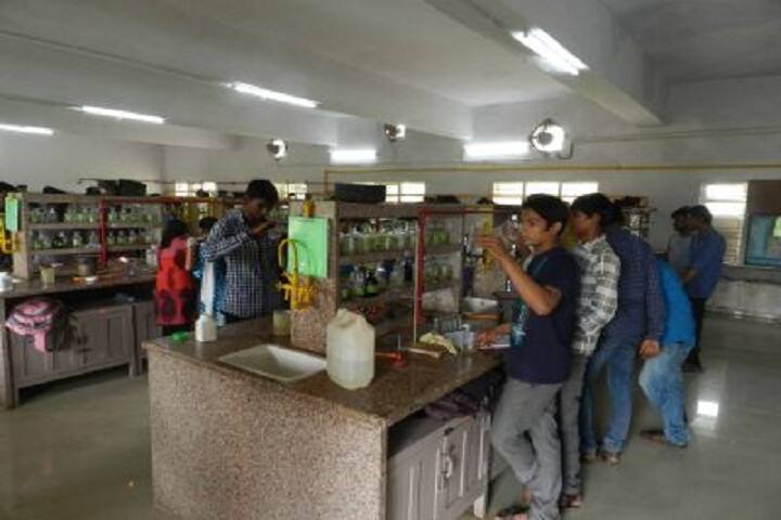 Shri CNPF Arts and DN Science College campus in Vadodara, Gujarat, India — photo 3