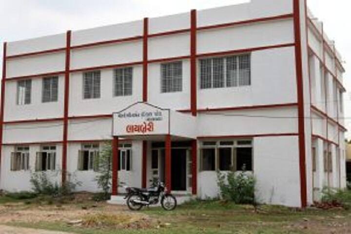 Shri CNPF Arts and DN Science College campus in Vadodara, Gujarat, India — photo 4