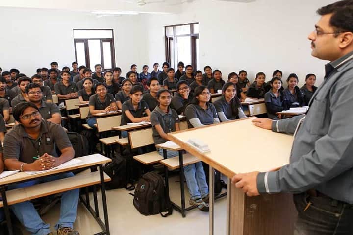 Institute of Engineering and Technology campus in Rajkot, Gujarat, India — photo 4