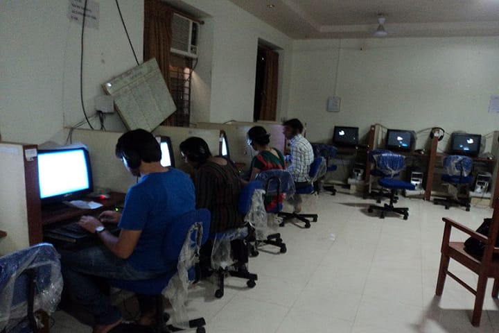 Shri PHG Municipal Arts and Science College campus in Gandhinagar, Gujarat, India — photo 2